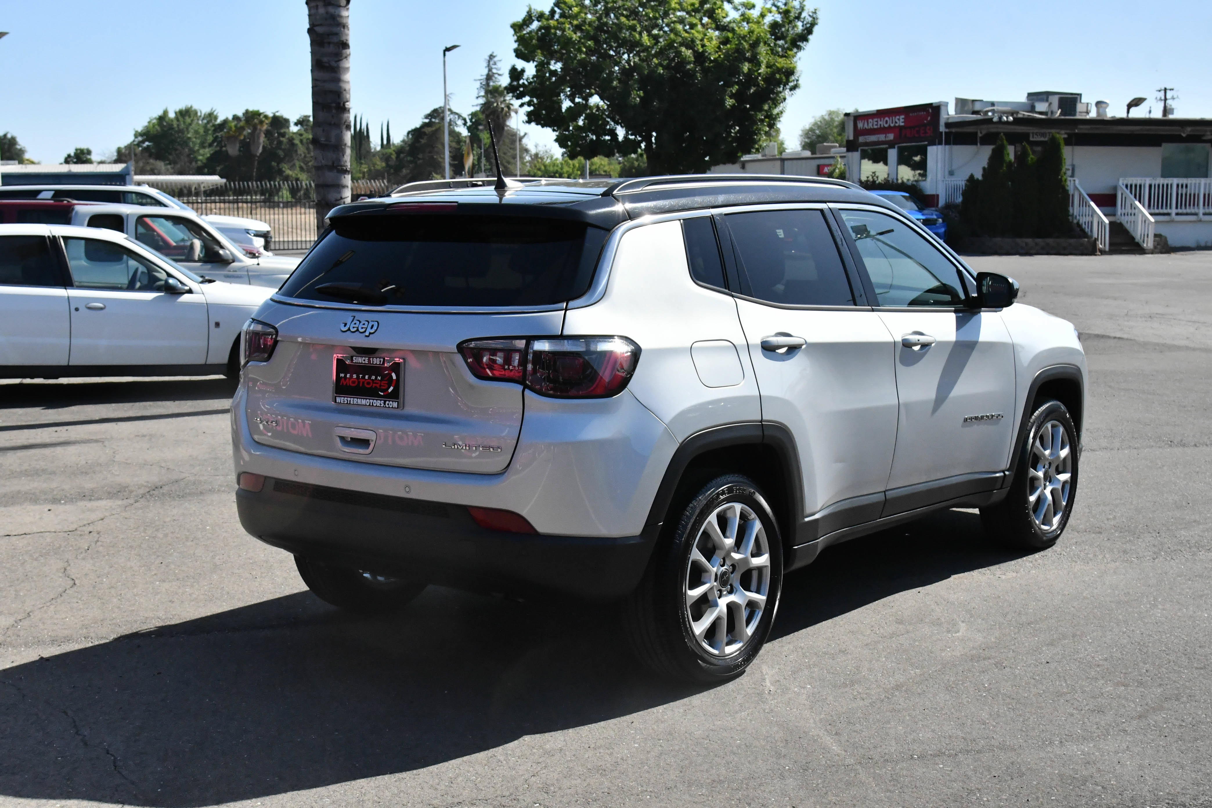Used 2025 Jeep Compass Limited AWD/4WD image 8