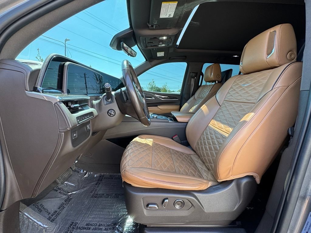 Used 2021 Cadillac Escalade Premium Luxury AWD/4WD image 24