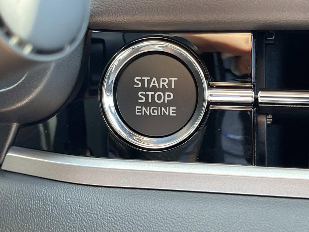 New 2025 Mitsubishi Outlander SE image 30