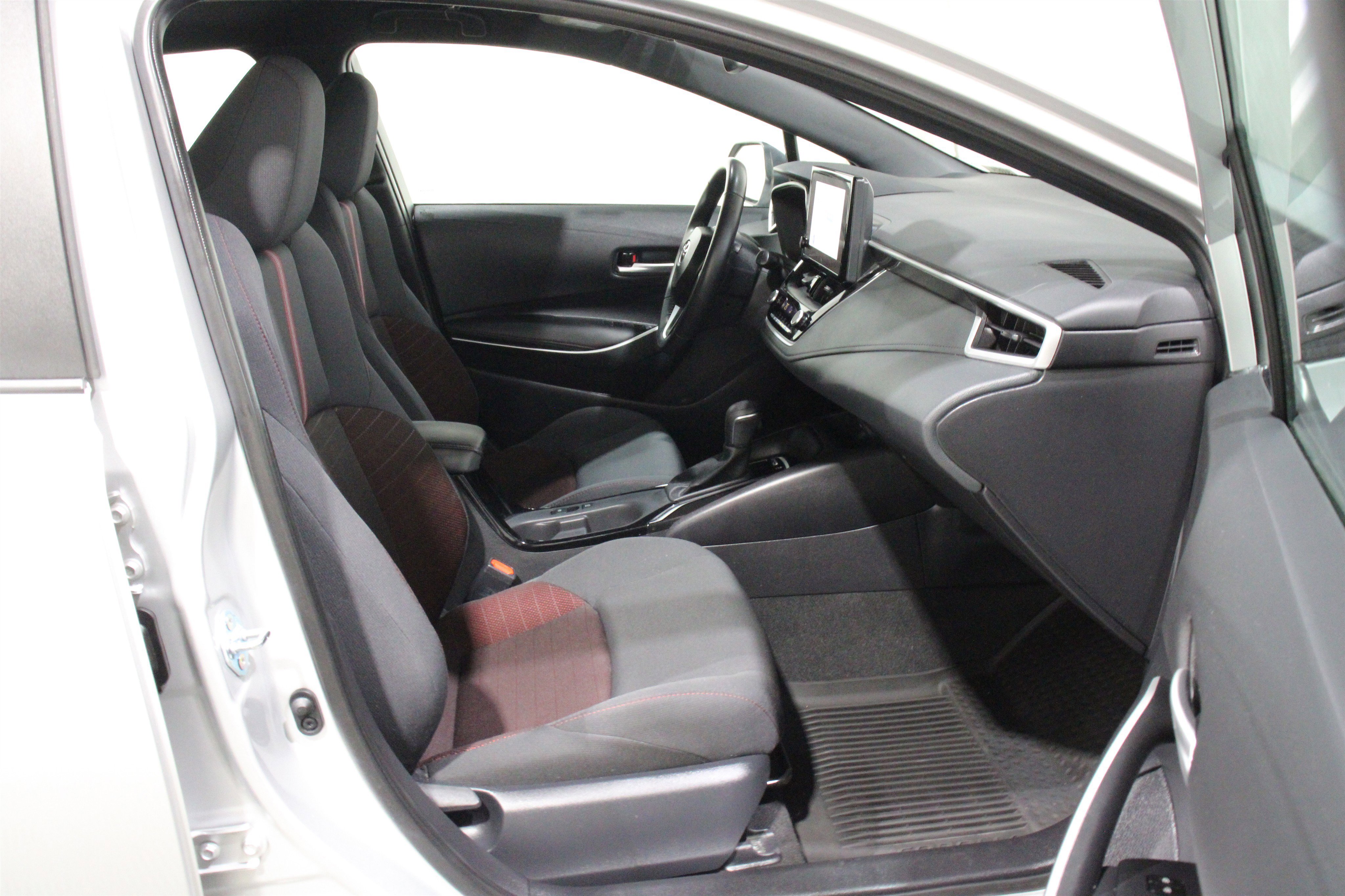 Used 2025 Toyota Corolla SE image 26