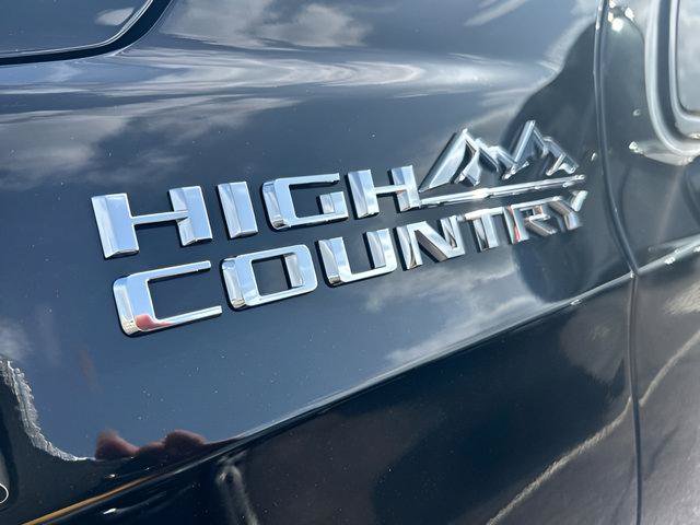New 2026 Chevrolet Suburban High Country AWD/4WD image 11