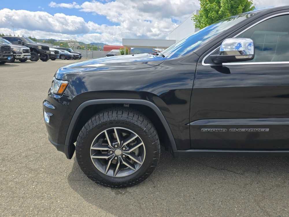 Used 2017 Jeep Grand Cherokee Limited w/ Luxury Group II AWD/4WD image 18