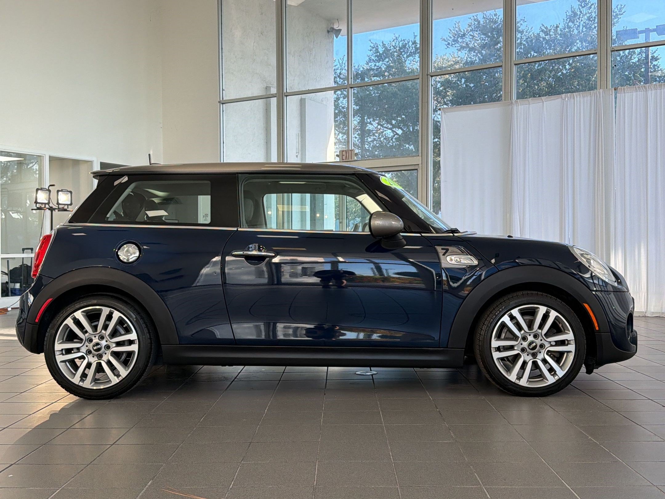 Used 2017 MINI Cooper S FWD image 8