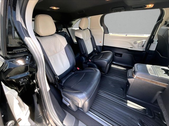 Used 2025 Toyota Sienna Platinum AWD/4WD image 26