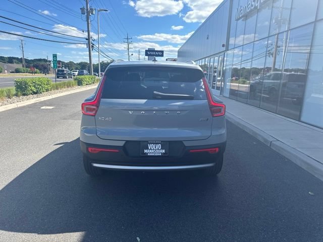 Certified 2025 Volvo XC40 B5 Core AWD/4WD image 4
