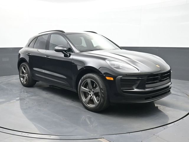 Certified 2025 Porsche Macan AWD/4WD image 25