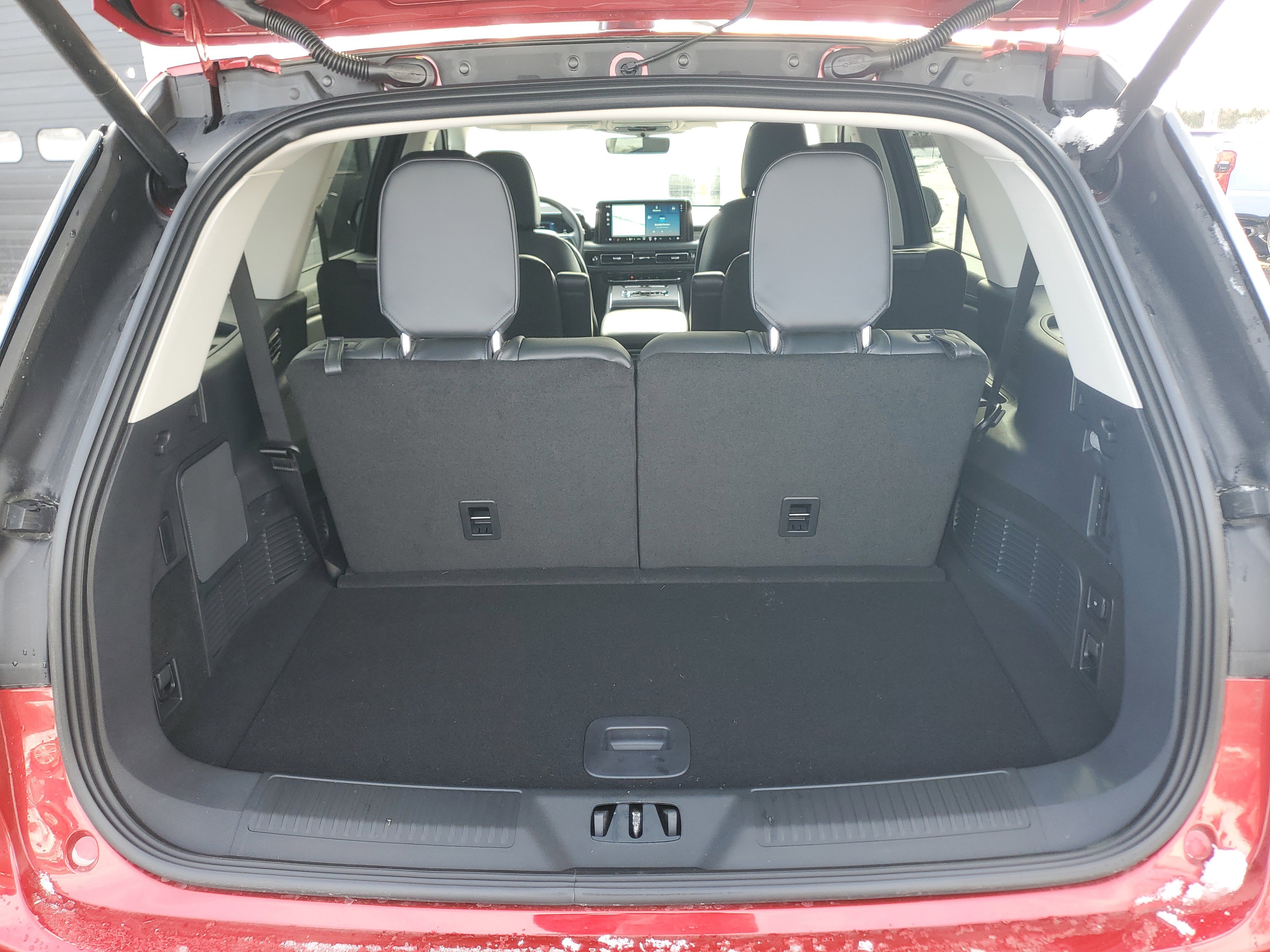 New 2025 Lincoln Aviator AWD w/ Jet Appearance Package image 28