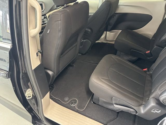 Used 2023 Chrysler Voyager LX image 19