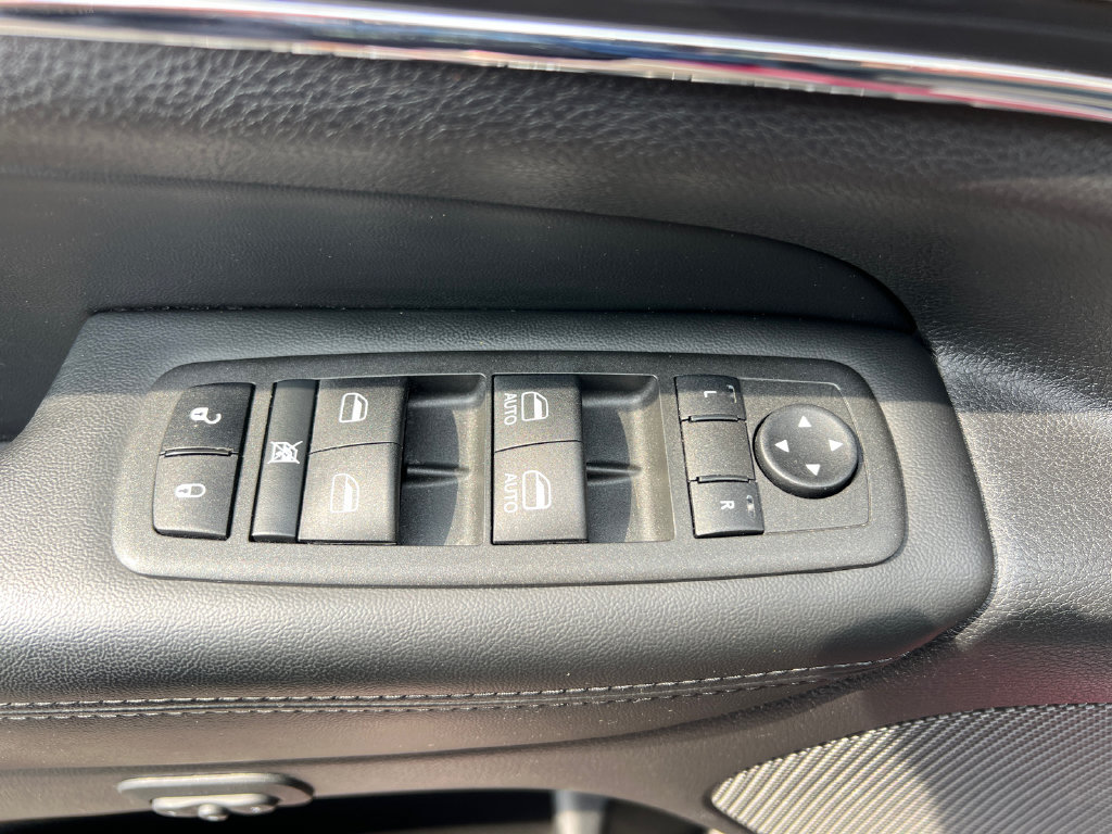 Used 2022 Jeep Grand Cherokee Limited AWD/4WD image 11