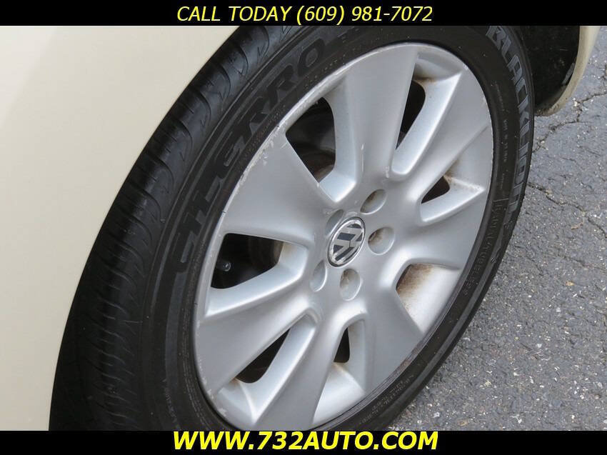 Used 2008 Volkswagen Beetle SE FWD image 25