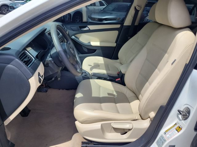 Used 2011 Volkswagen Jetta SE FWD image 18