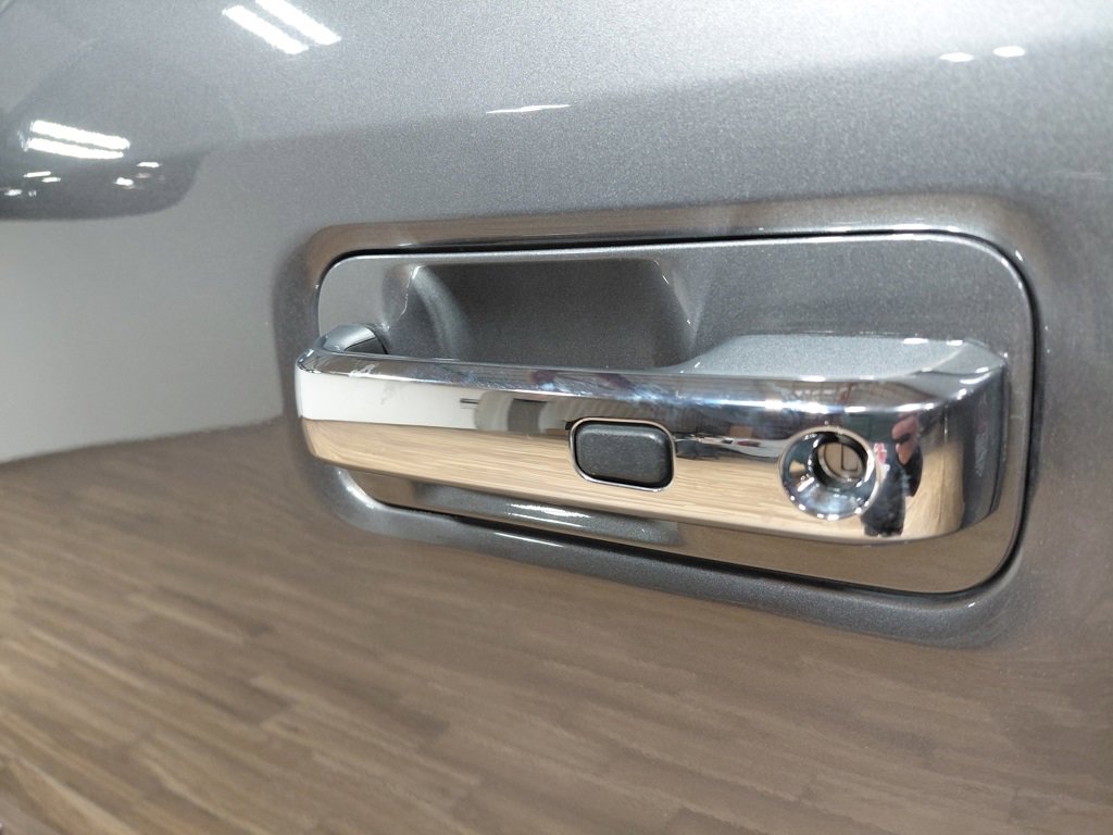 Used 2021 Ford F350 Platinum w/ Tremor Off-Road Package image 12