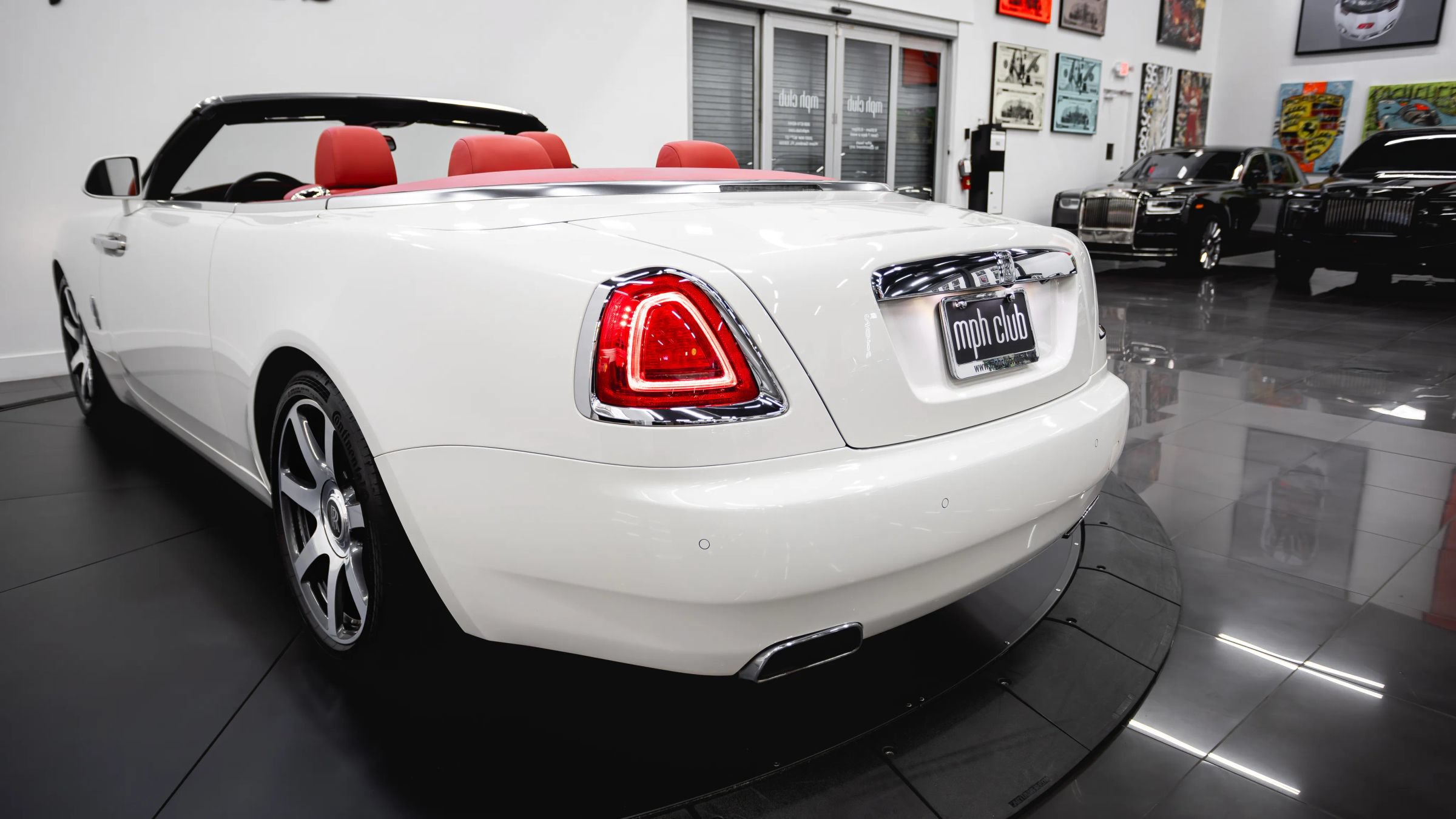 Used 2017 Rolls-Royce Dawn RWD image 39