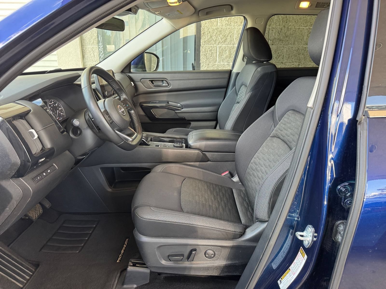 Used 2025 Nissan Pathfinder SV AWD/4WD image 28