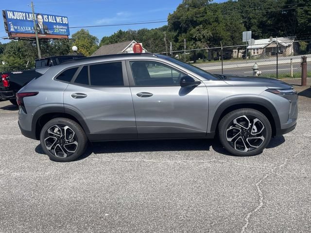 New 2026 Chevrolet Trax RS w/ Sunroof Package FWD image 2