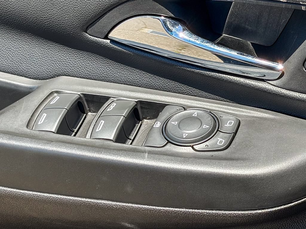 Used 2023 Chevrolet Bolt LT w/ Infotainment Package FWD image 40