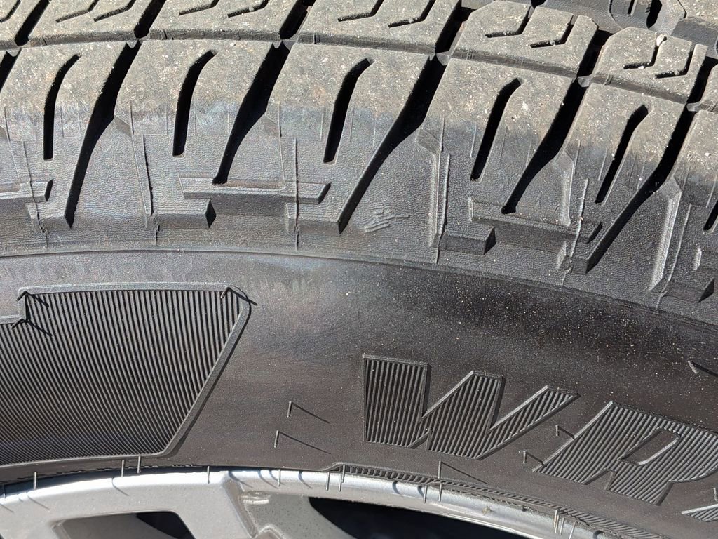 Used 2023 Chevrolet Colorado LT image 11