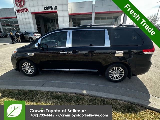 Used 2013 Toyota Sienna XLE image 7