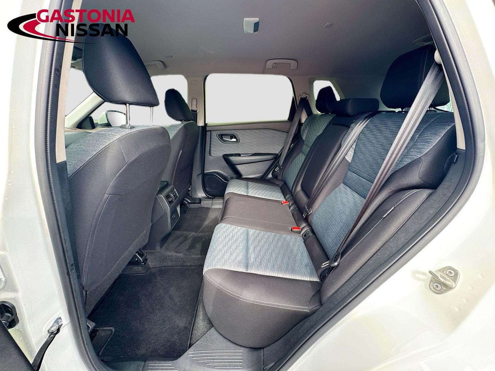 Used 2023 Nissan Rogue SV FWD image 31
