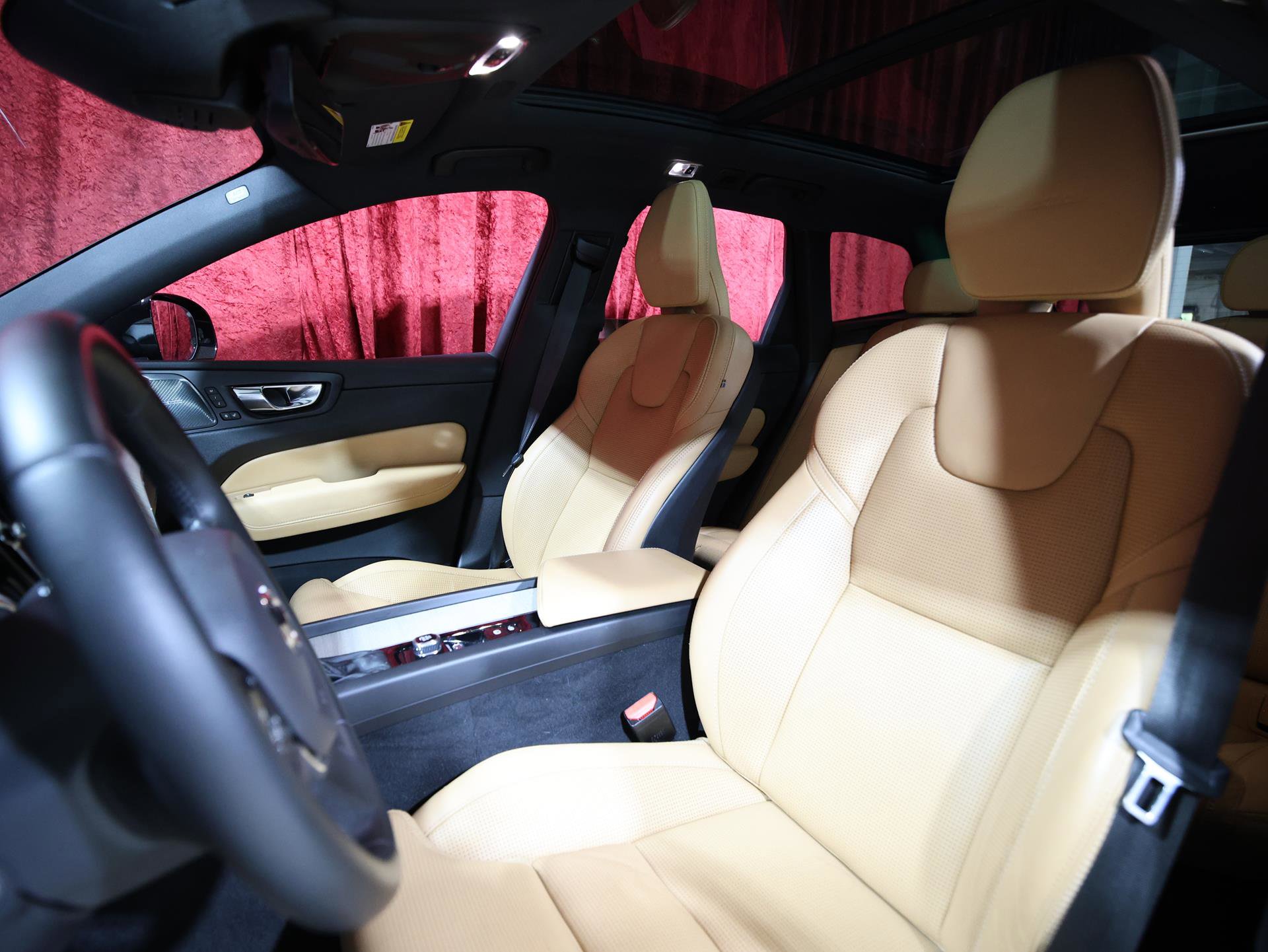 Used 2020 Volvo XC60 T6 Inscription w/ Protection Package Premier image 13