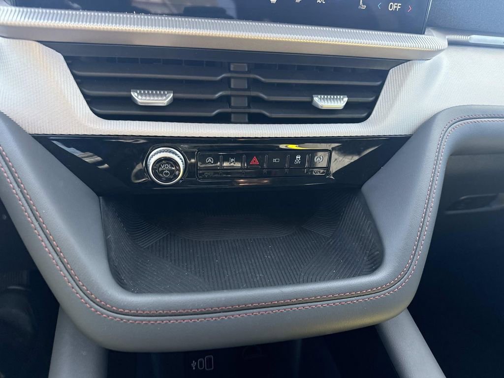 Used 2026 Ford Explorer Active AWD/4WD image 26