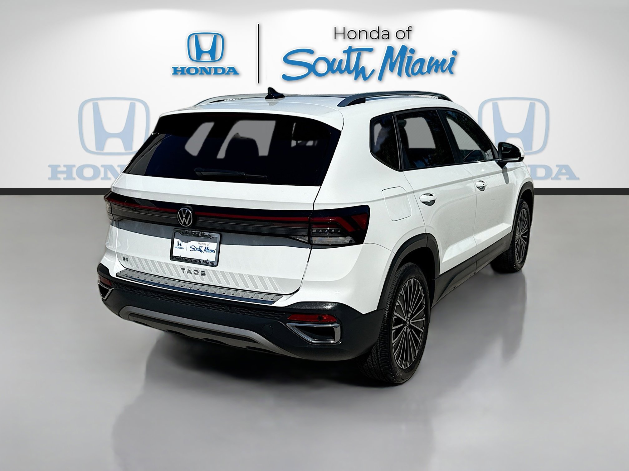 Used 2025 Volkswagen Taos SE image 7