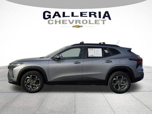 Used 2024 Chevrolet Trax LT w/ LT Convenience Package image 4