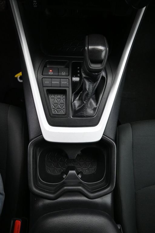 Used 2021 Toyota RAV4 LE w/ Carpet Mat Package (TMS) image 17