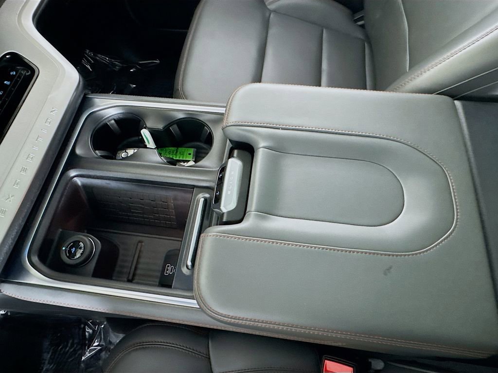 Used 2025 Ford Expedition Active image 21