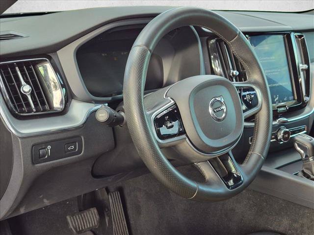 Used 2018 Volvo XC60 T6 Momentum w/ Convenience Package AWD/4WD image 4