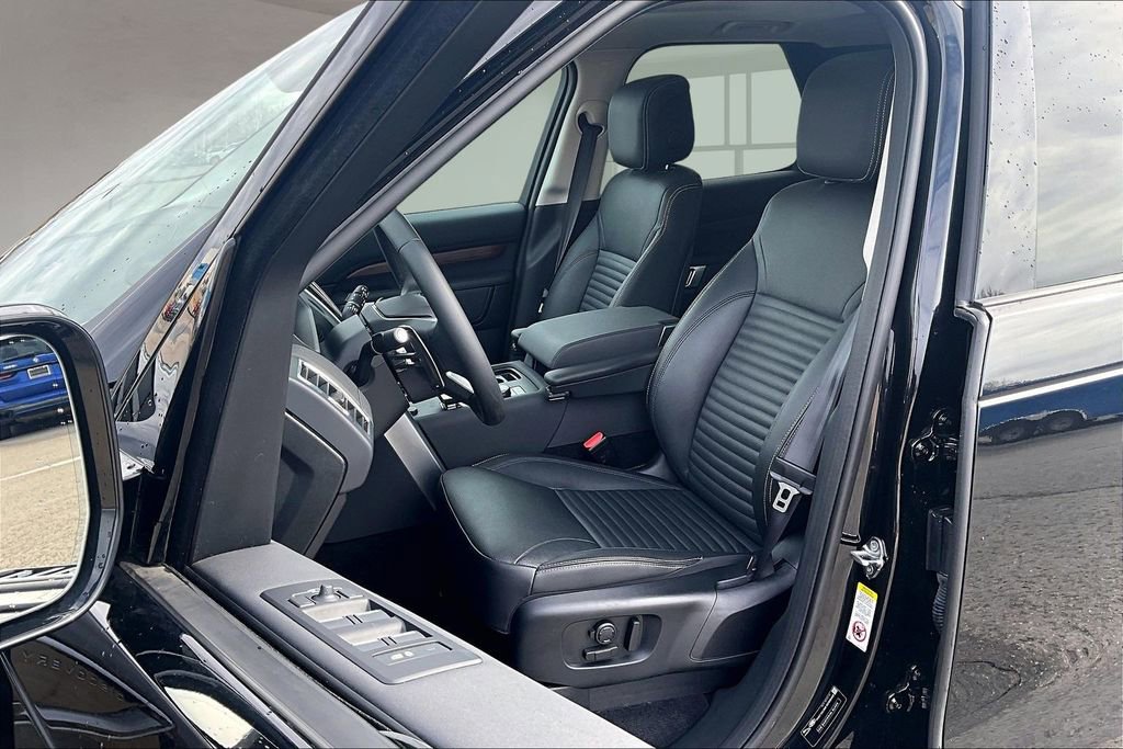 Used 2024 Land Rover Discovery S AWD/4WD image 26