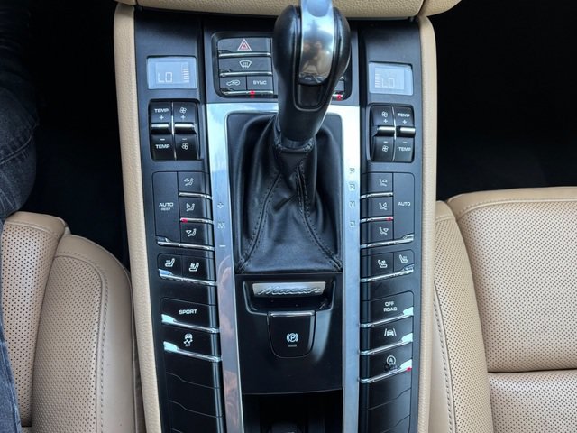 Used 2018 Porsche Macan AWD/4WD image 48