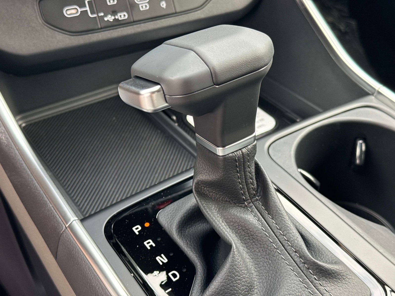 New 2026 Kia Carnival EX FWD image 24
