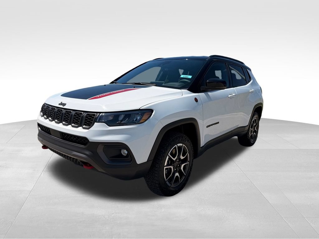Used 2025 Jeep Compass Trailhawk AWD/4WD image 2