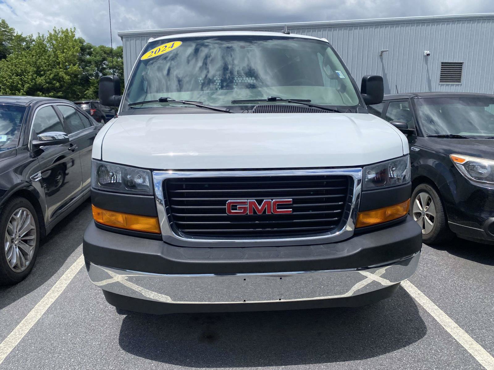 Used 2024 GMC Savana 2500 w/ Driver Convenience Package RWD image 2
