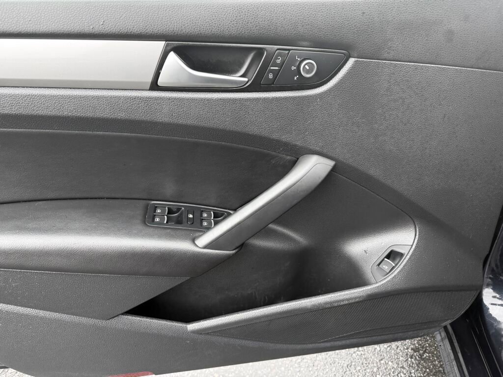 Used 2014 Volkswagen Passat 1.8T S image 10