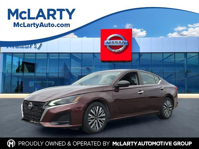 Used 2024 Nissan Altima 2.5 SV FWD image 1