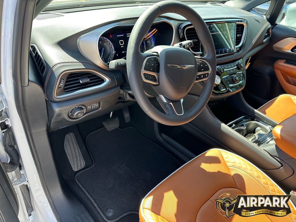 New 2024 Chrysler Pacifica Pinnacle FWD image 16