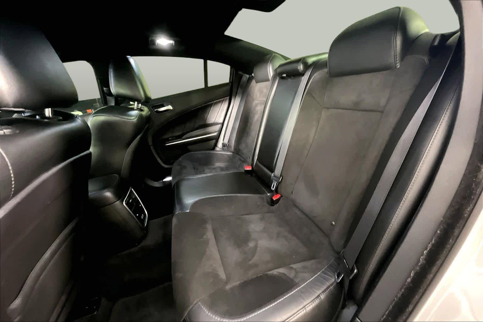 Used 2018 Dodge Charger R/T w/ Plus Group RWD image 19