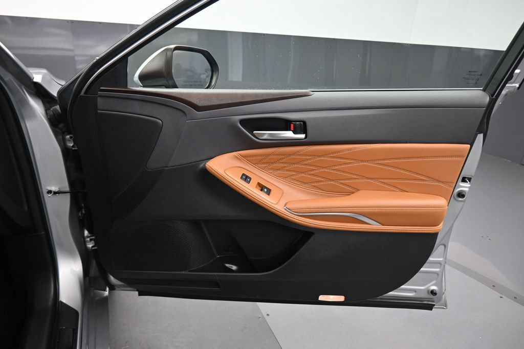 Used 2021 Toyota Avalon Limited w/ Advanced Safety Package FWD image 40