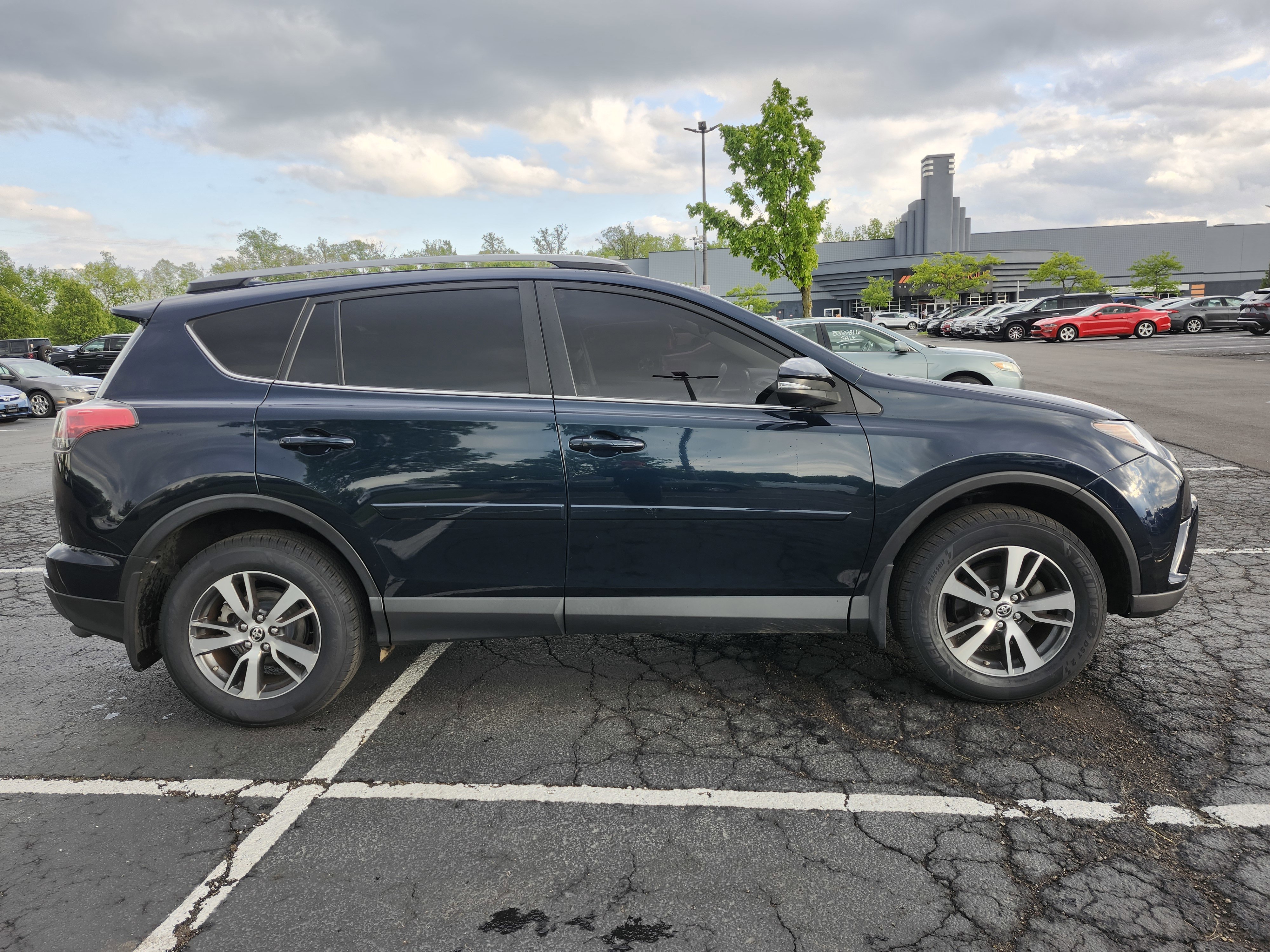 Used 2018 Toyota RAV4 XLE w/ Plus Extra Value Package AWD/4WD image 16