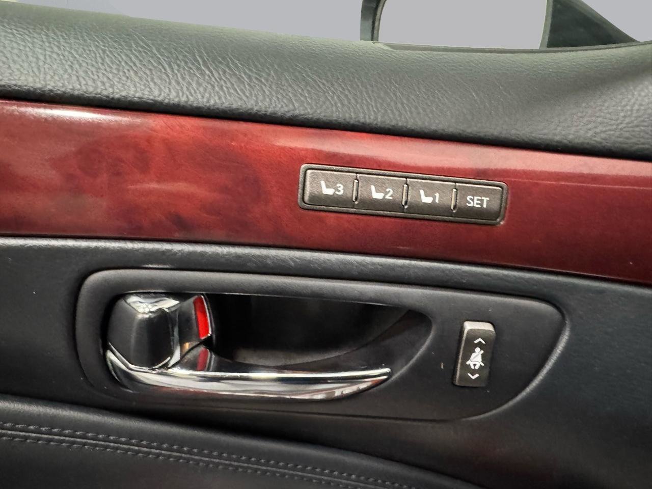 Used 2009 Lexus LS 460 AWD image 18