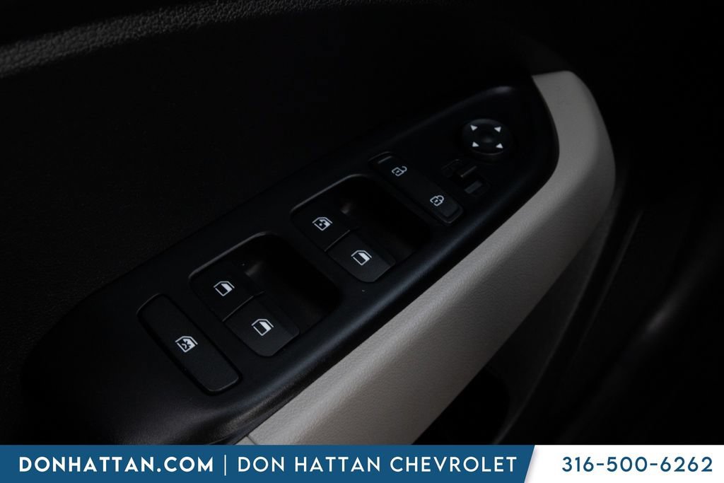 Used 2025 Hyundai Venue SEL FWD image 14