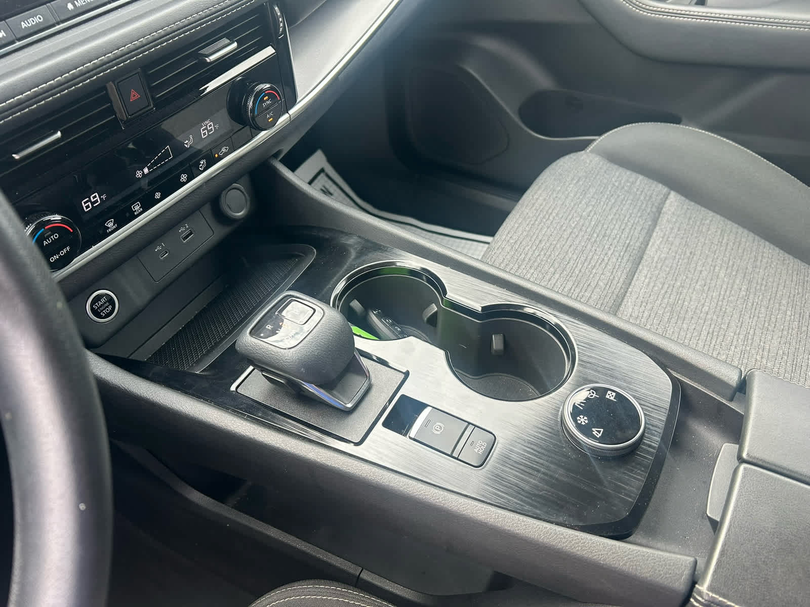 Used 2021 Nissan Rogue SV AWD/4WD image 39