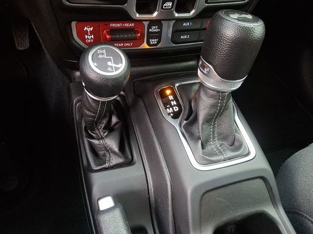 Used 2024 Jeep Wrangler Unlimited Rubicon w/ Technology Group image 14