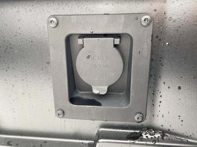 Used 2025 Toyota Tacoma TRD Sport w/ TRD Sport Upgrade Package image 16