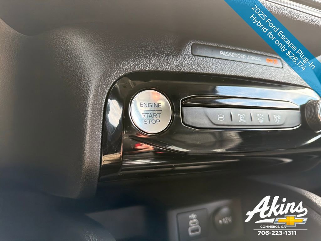 Used 2025 Ford Escape SE image 26