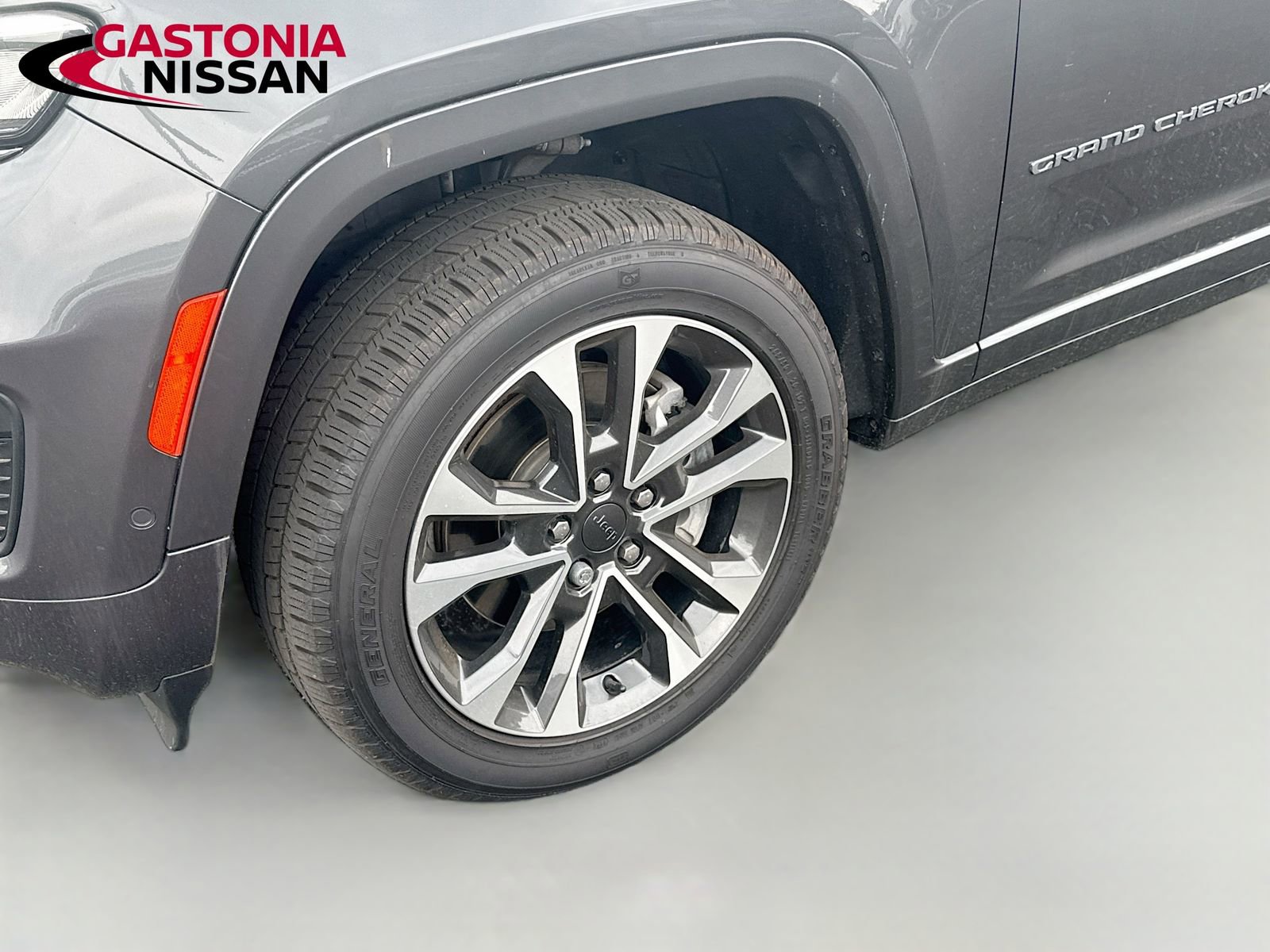 Used 2021 Jeep Grand Cherokee L Overland w/ Luxury Tech Group IV AWD/4WD image 39