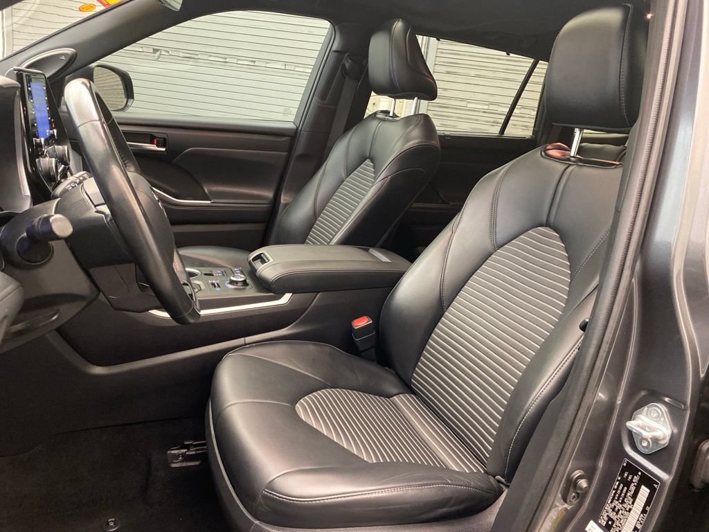 Used 2021 Toyota Highlander XSE AWD/4WD image 21