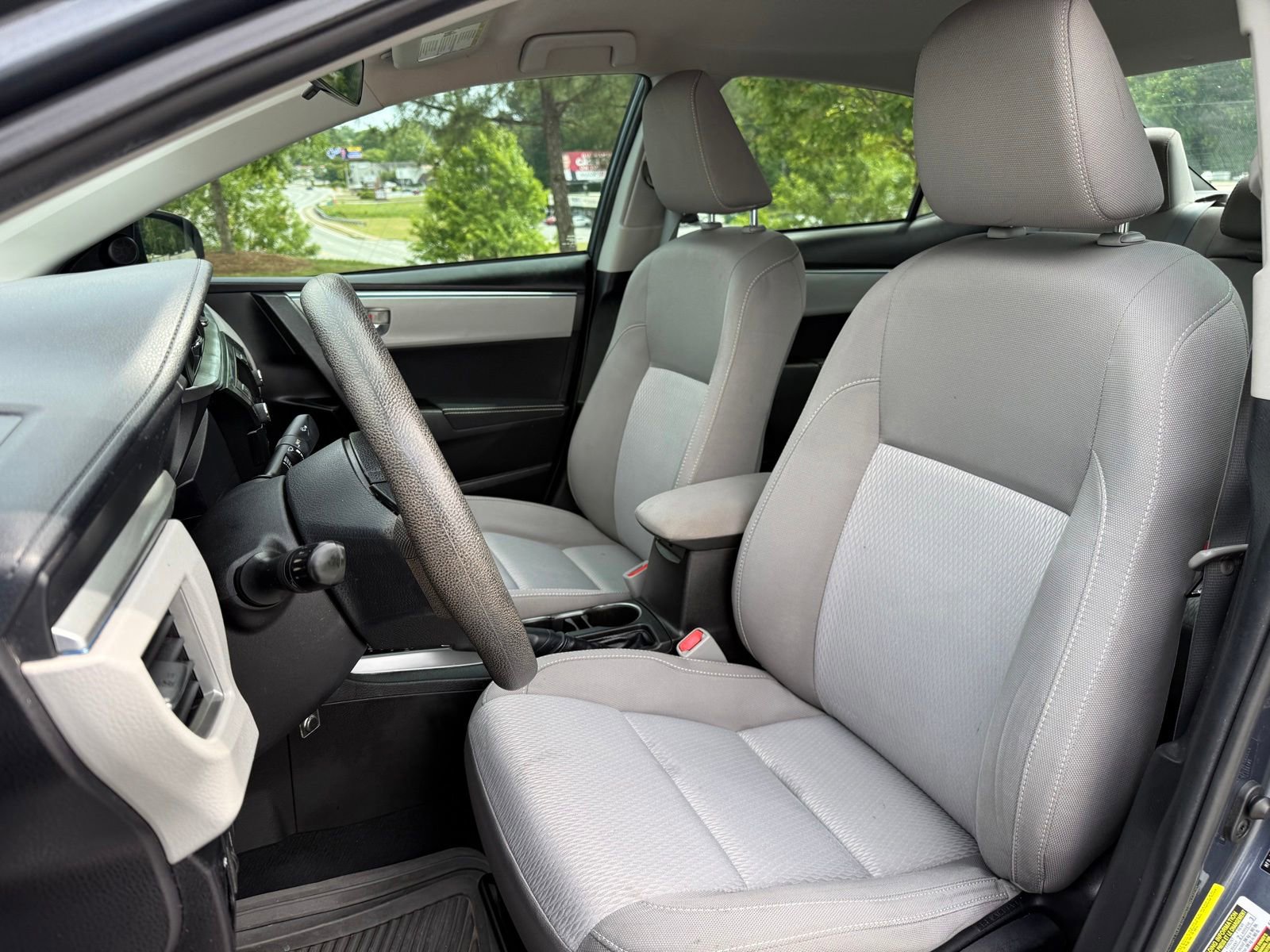 Used 2015 Toyota Corolla LE FWD image 30